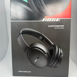 Bose QuietComfort Headphones – Black and Red Accent Packaging